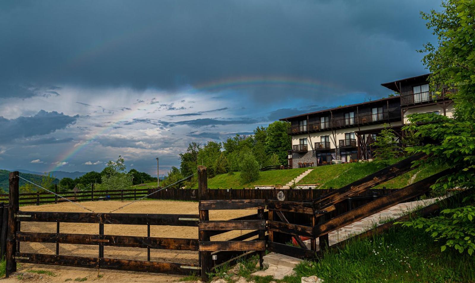 Potcoava Mountain Hideaway Hotel Runcu  Kültér fotó